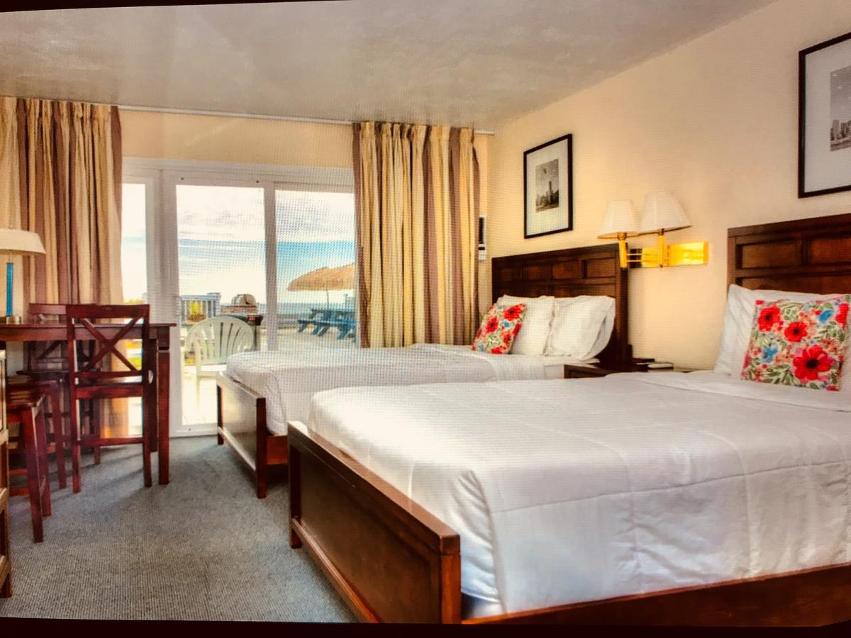 Double Room with Pool View,639842073:JPEG