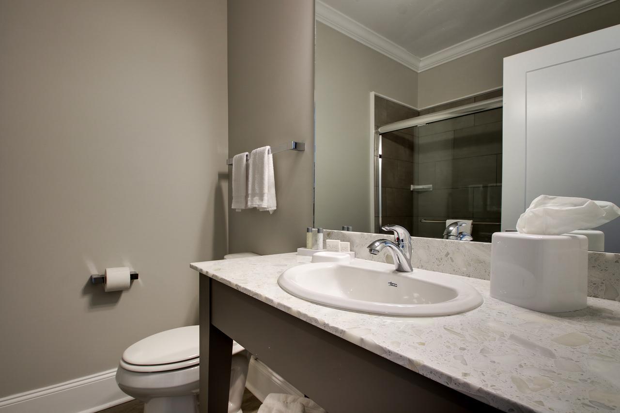 Inlet Two Queen Room