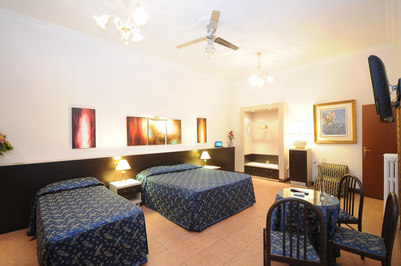 Quintuple Room