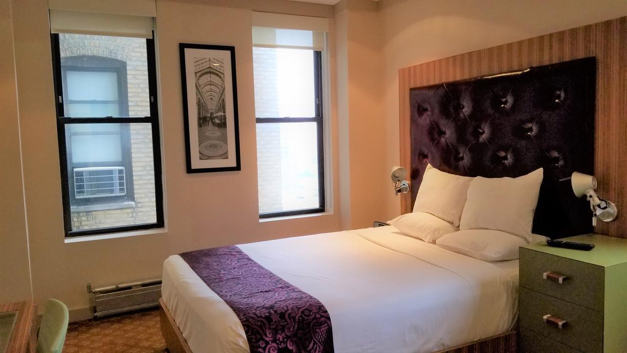 Silver 1 Queen Bed 