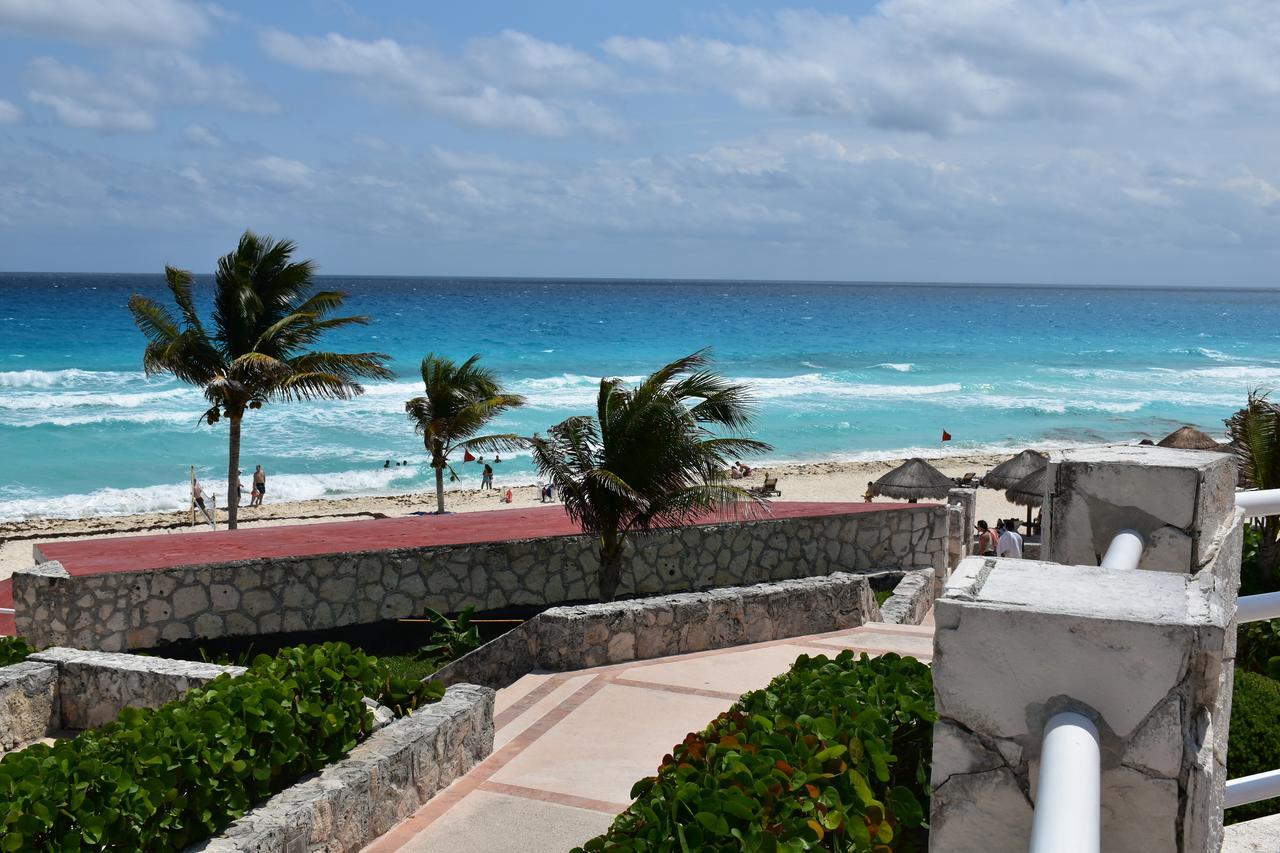 King Suite Pool View