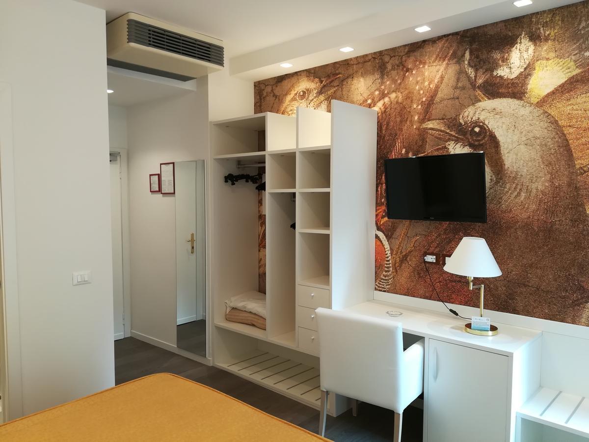 Superior Double or Twin Room Lateral Sea View