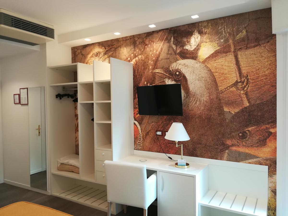 Superior Double or Twin Room Lateral Sea View