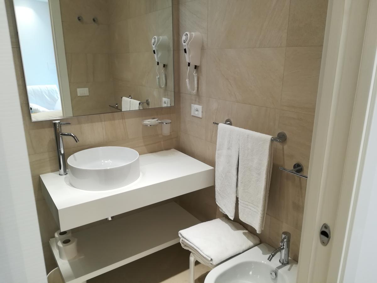 Superior Double or Twin Room Lateral Sea View