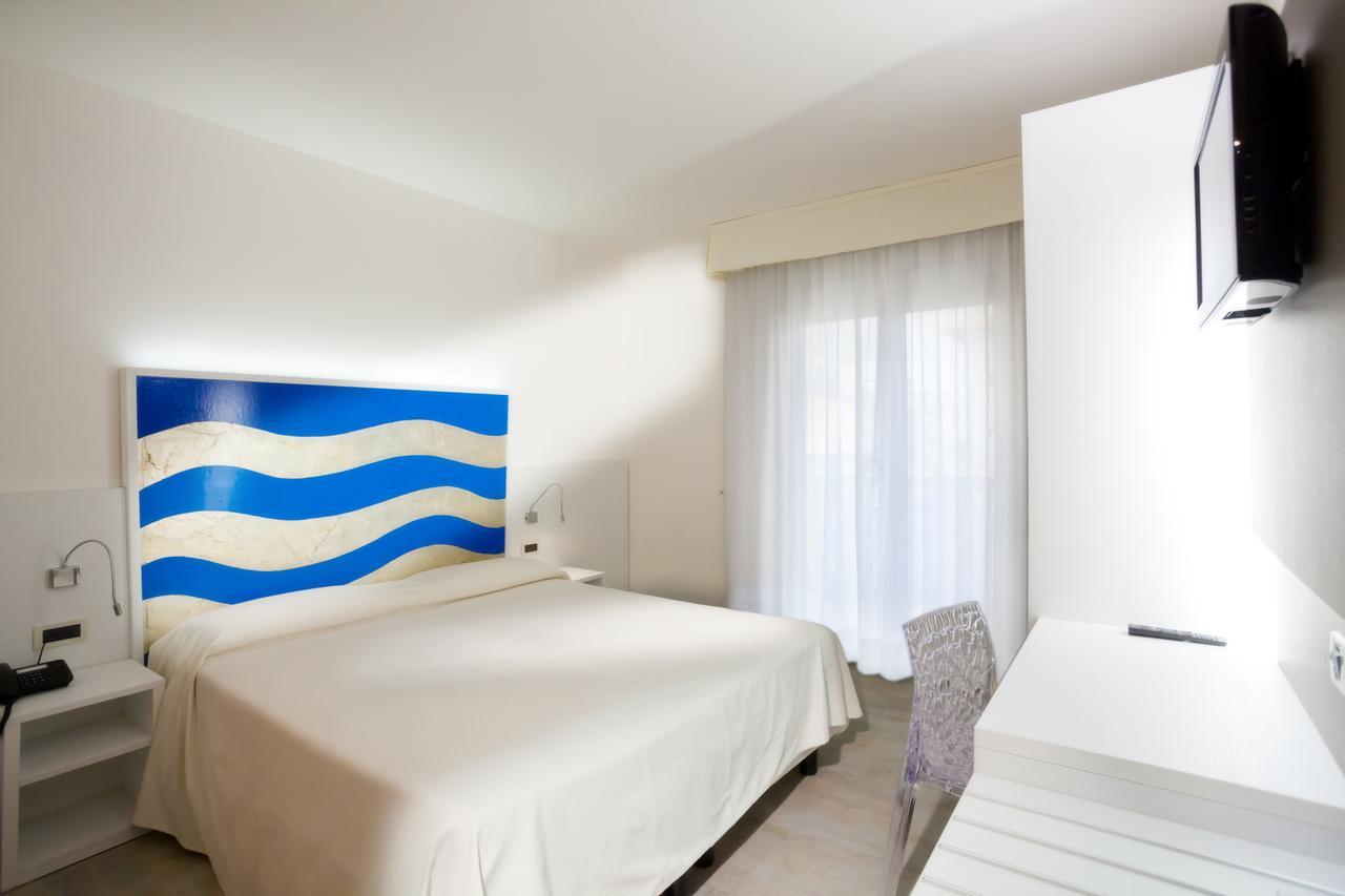 Double or Twin Room Sea View