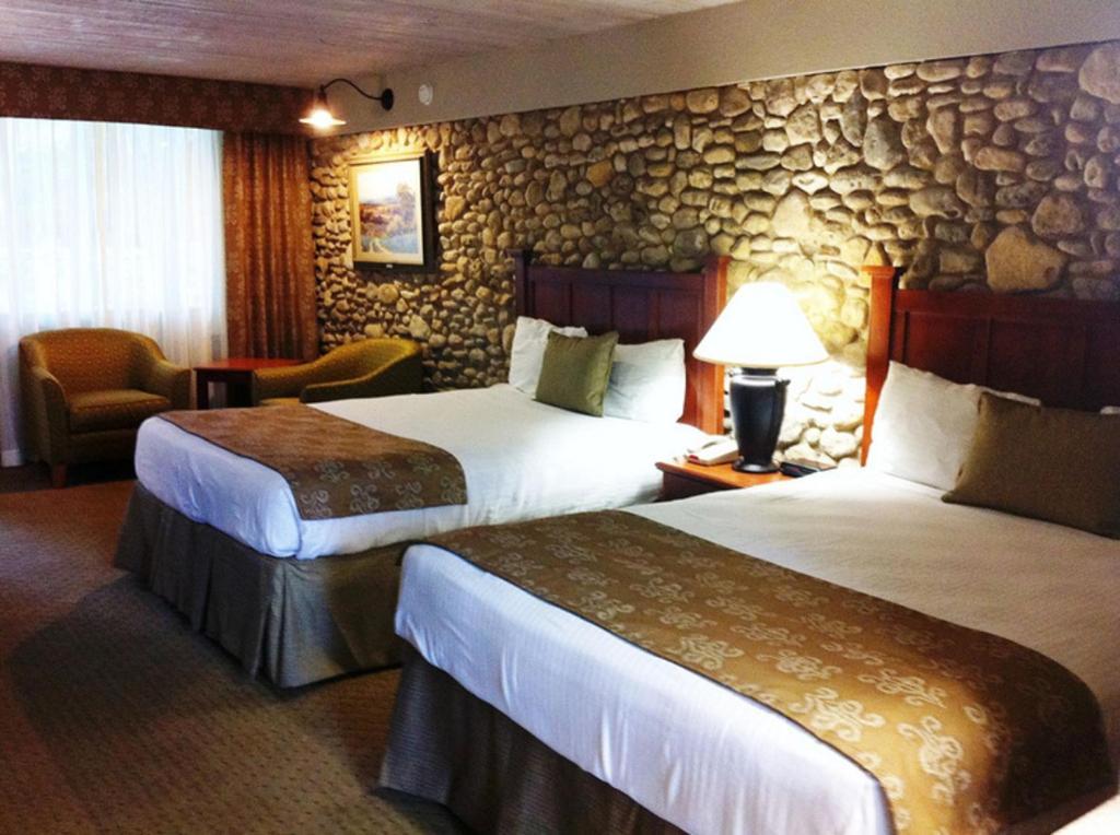Queen Room with Two Queen Beds - Non-Smoking