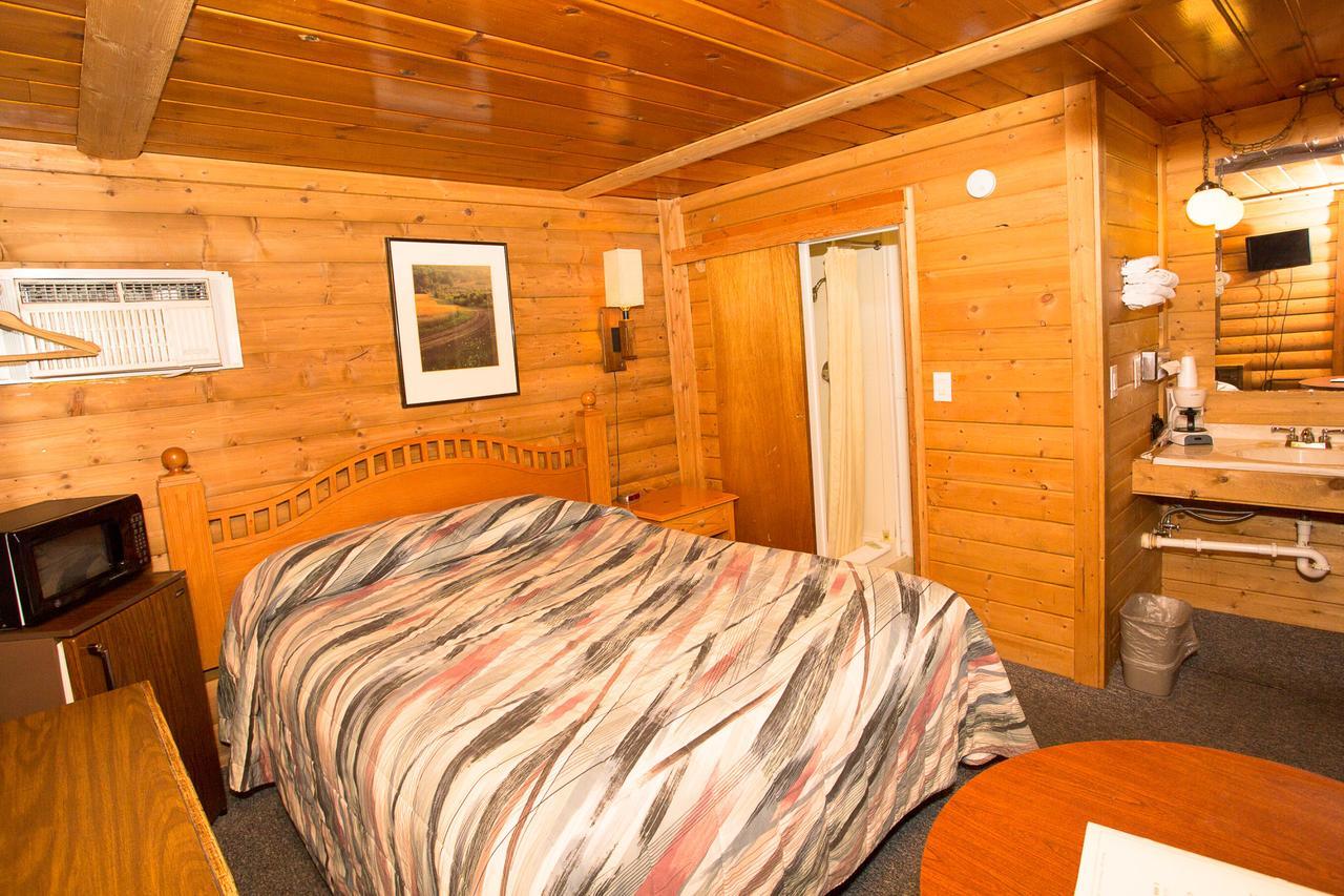 Queen Cabin Pet Friendly