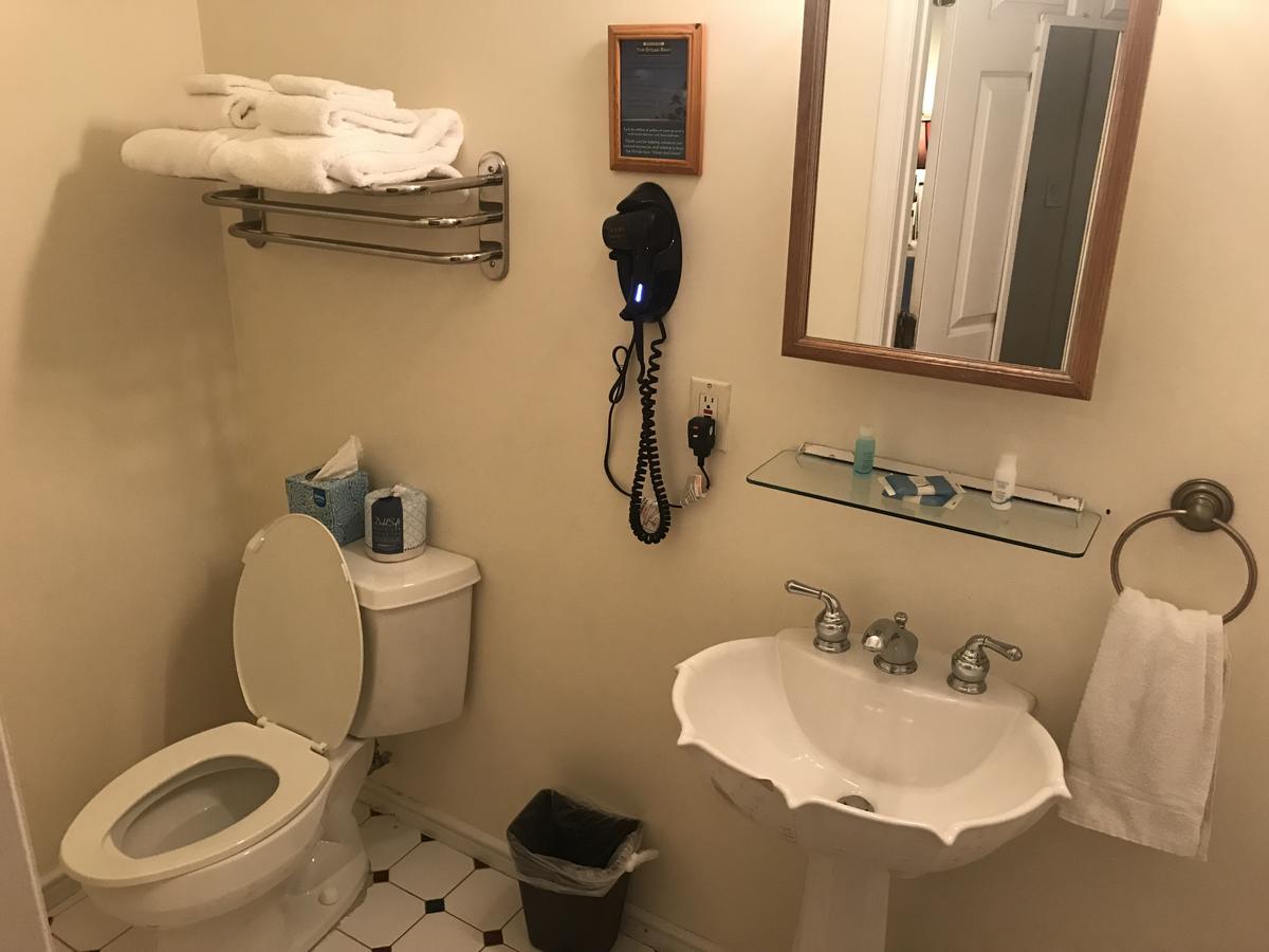 Room Private Bathroom 11B Men Only