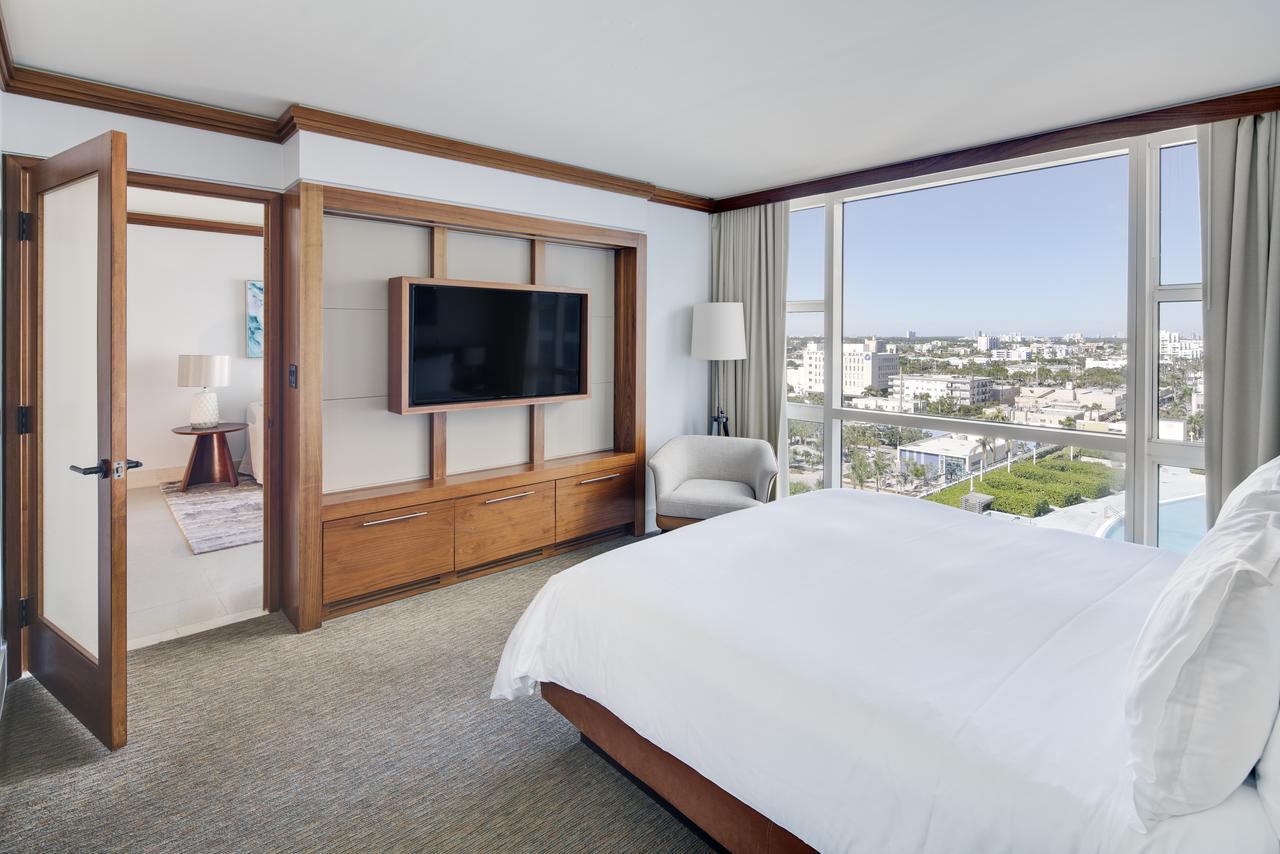 One-Bedroom Apartment King Bed City View Accessible