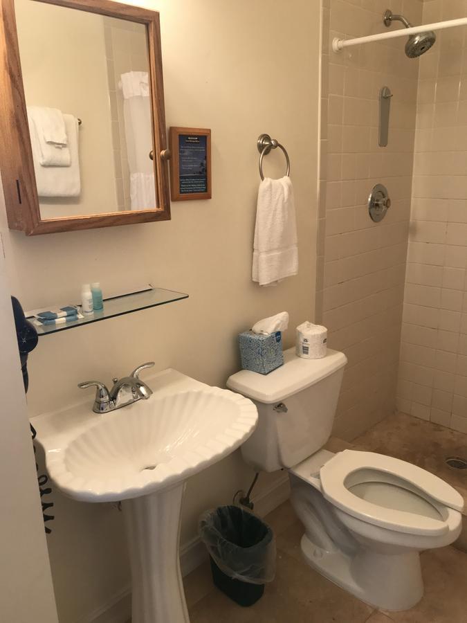 Room Private Bathroom 22A Men Only