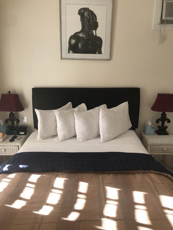 Room with Private Bathroom 11A - Men Only