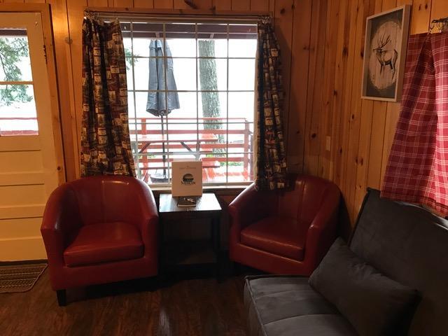 Lake Front 2 bedroom Cabin