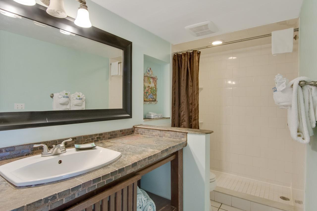 Two-Bedroom King Apartment Oceanfront View