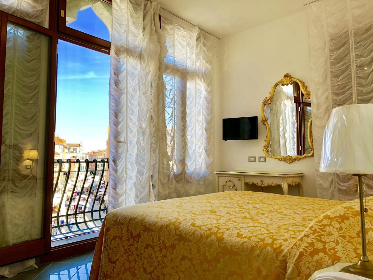 Double or Twin Room Canal View