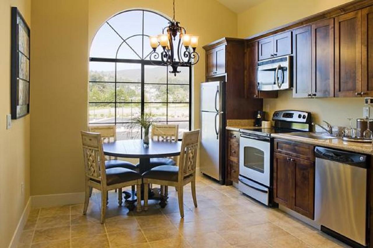 King Villa with Mountain View