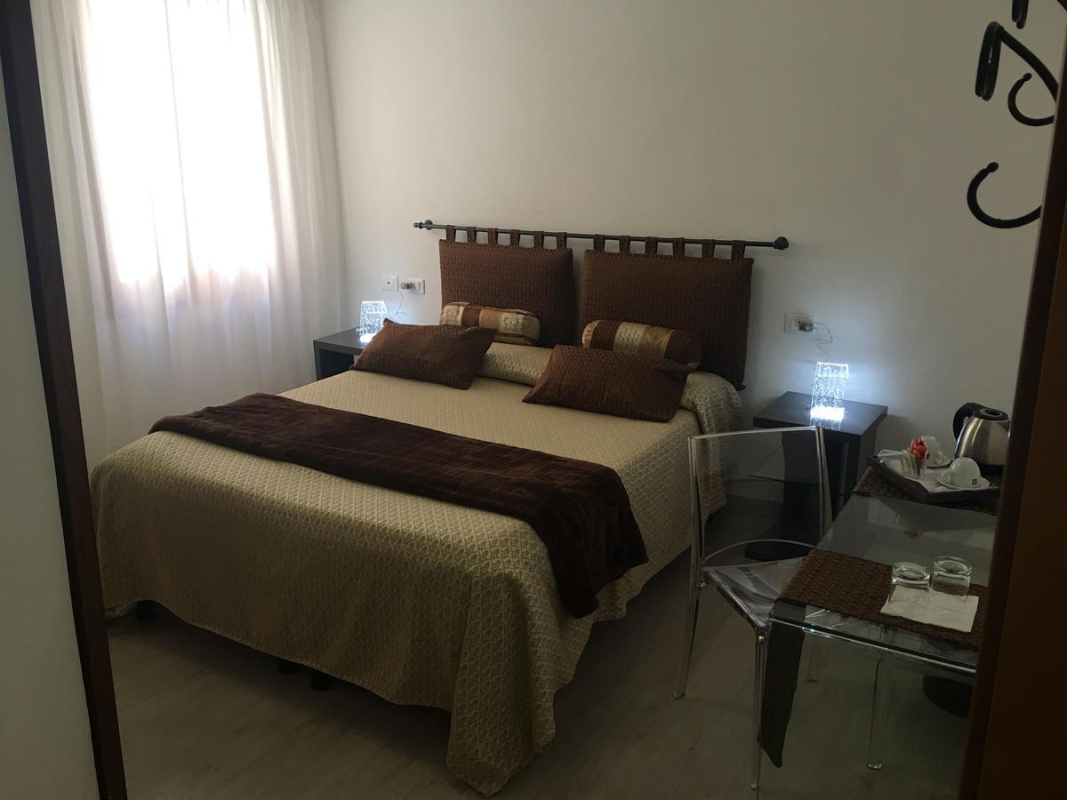 Quarto com Cama de Casal ou 2 de Solteiro