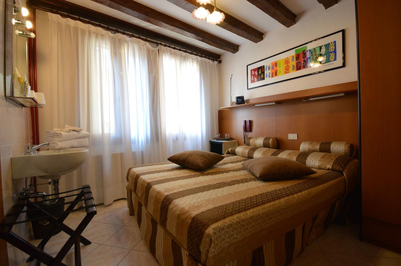 Quarto Duplo com Banheiro Compartilhado