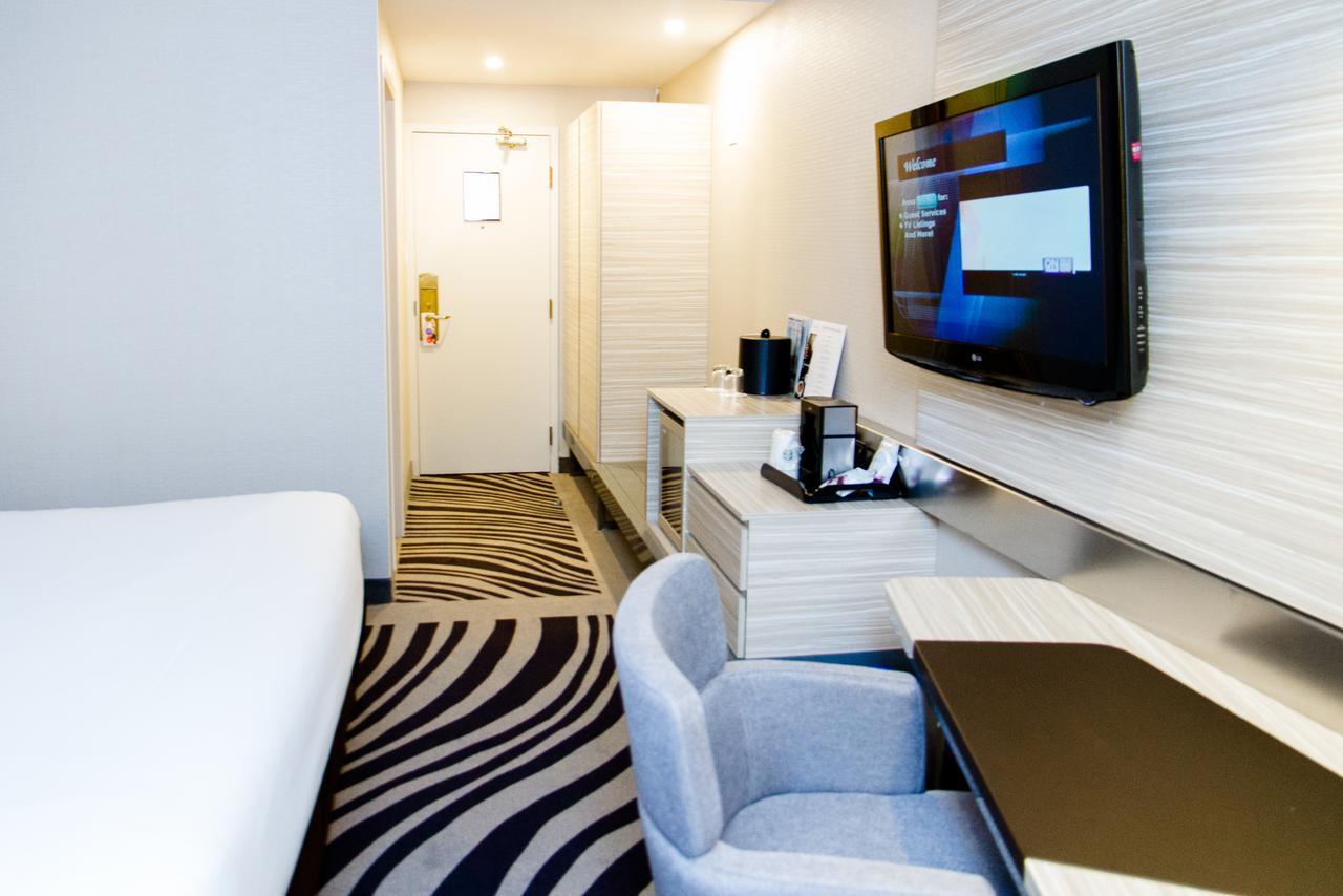 Executive King Room Sofa Bed