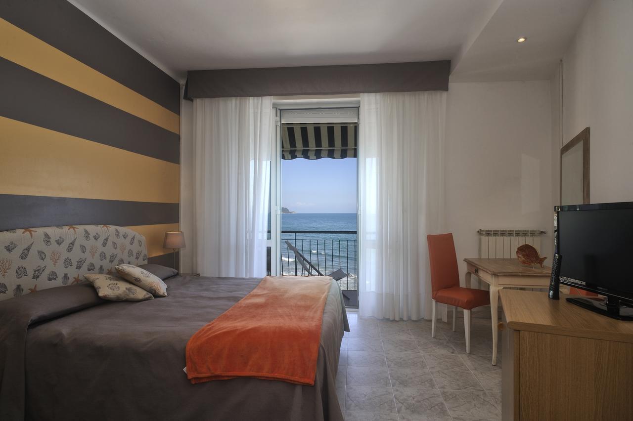 Double or Twin Room Sea View