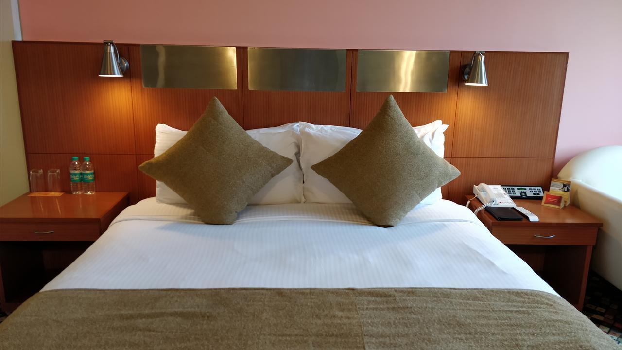 Executive Suite complimentary on F&B 3 pints of beer at Atrium Bar One way Airport Transfer