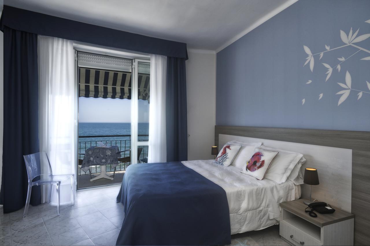 Double or Twin Room Sea View
