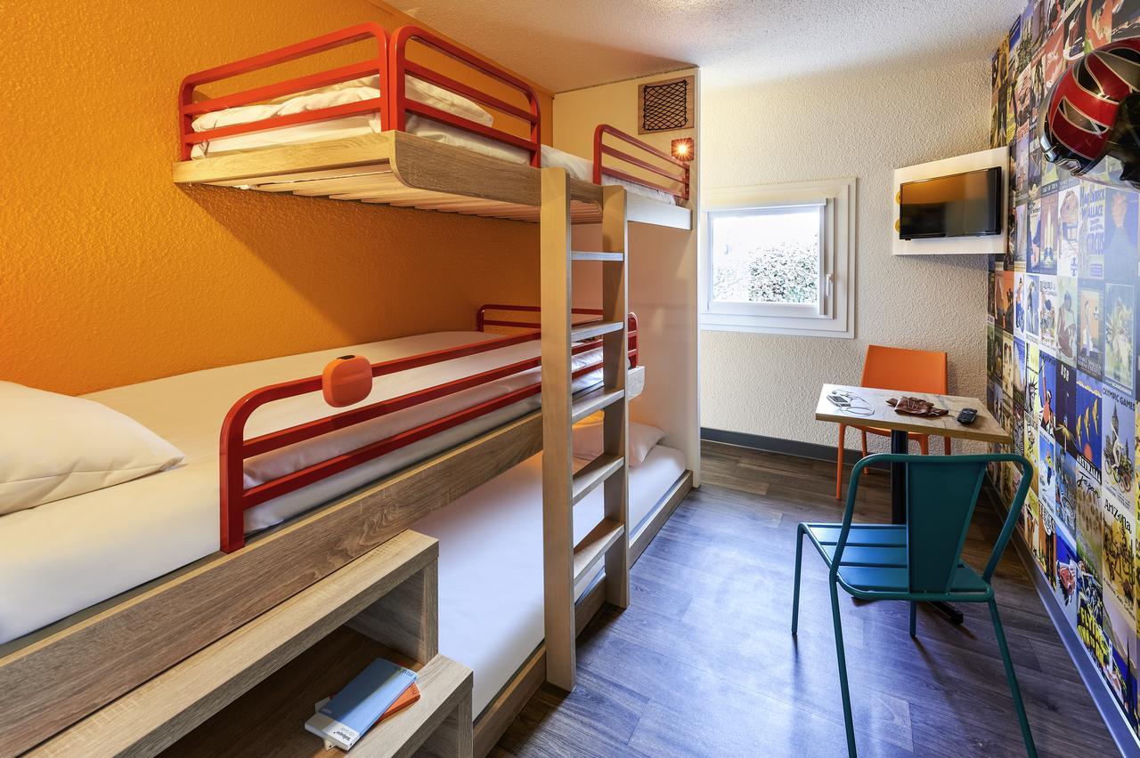 Room Two Single Beds Extra Bed