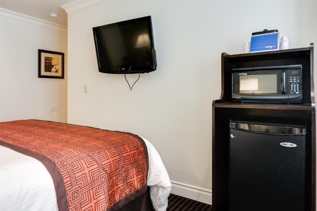 Double Room One Double Bed
