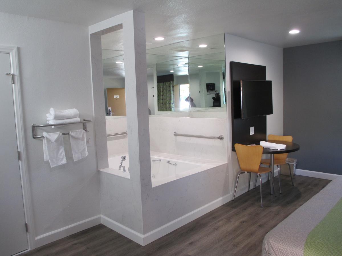 King Room with Spa Bath