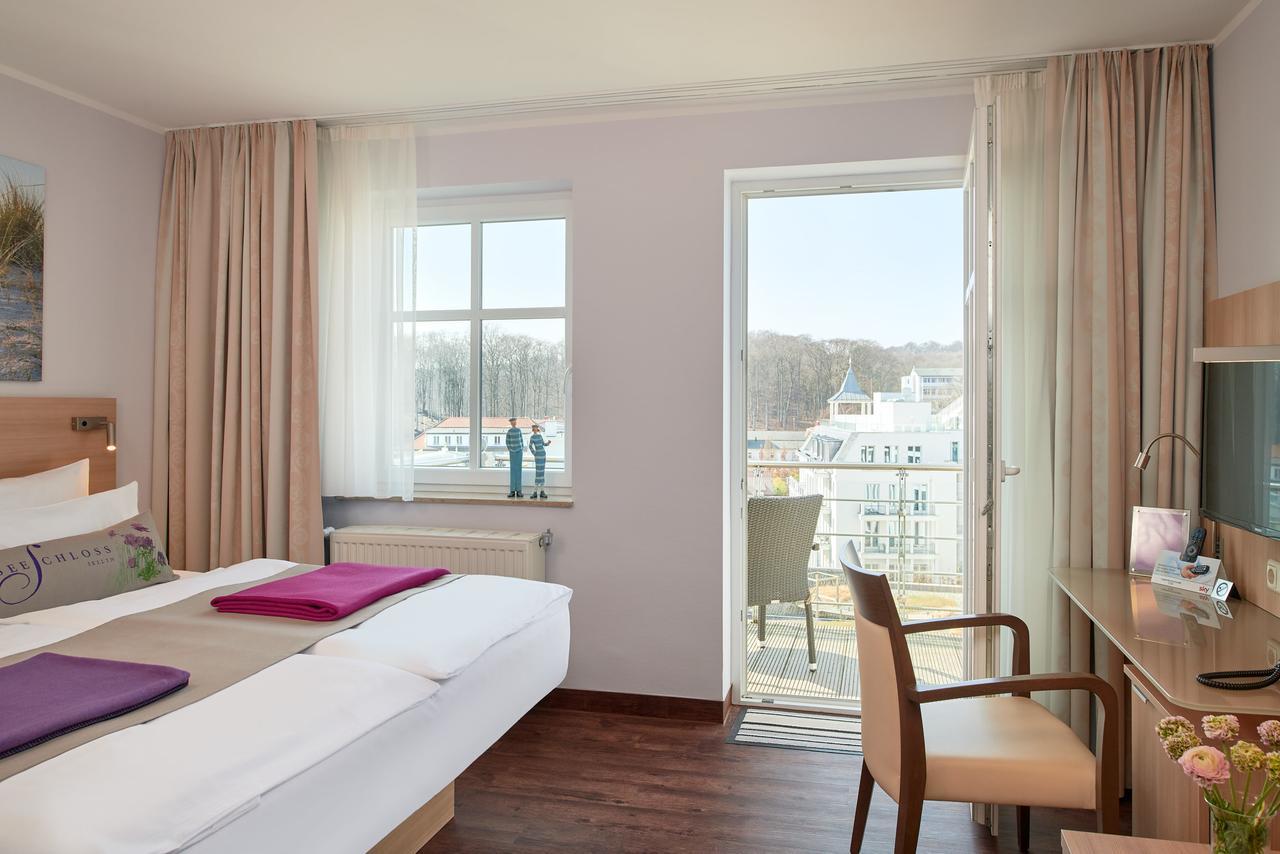 Double Room Balcony & Side Sea View