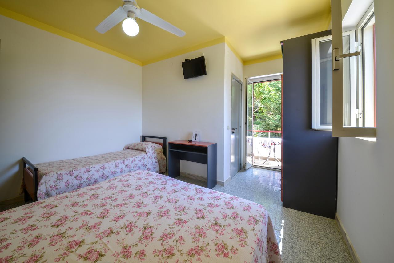 Double or Twin Room Garden View