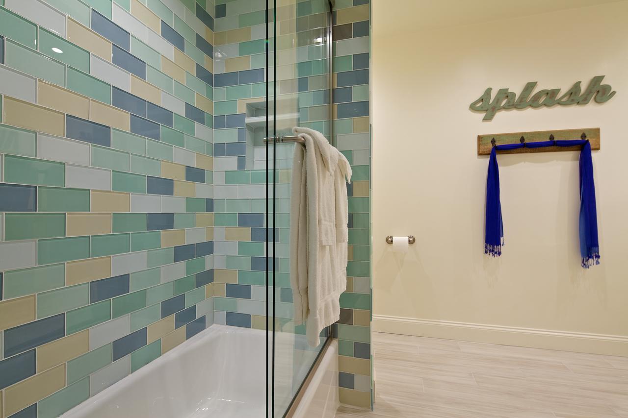 Deluxe Mini Suite