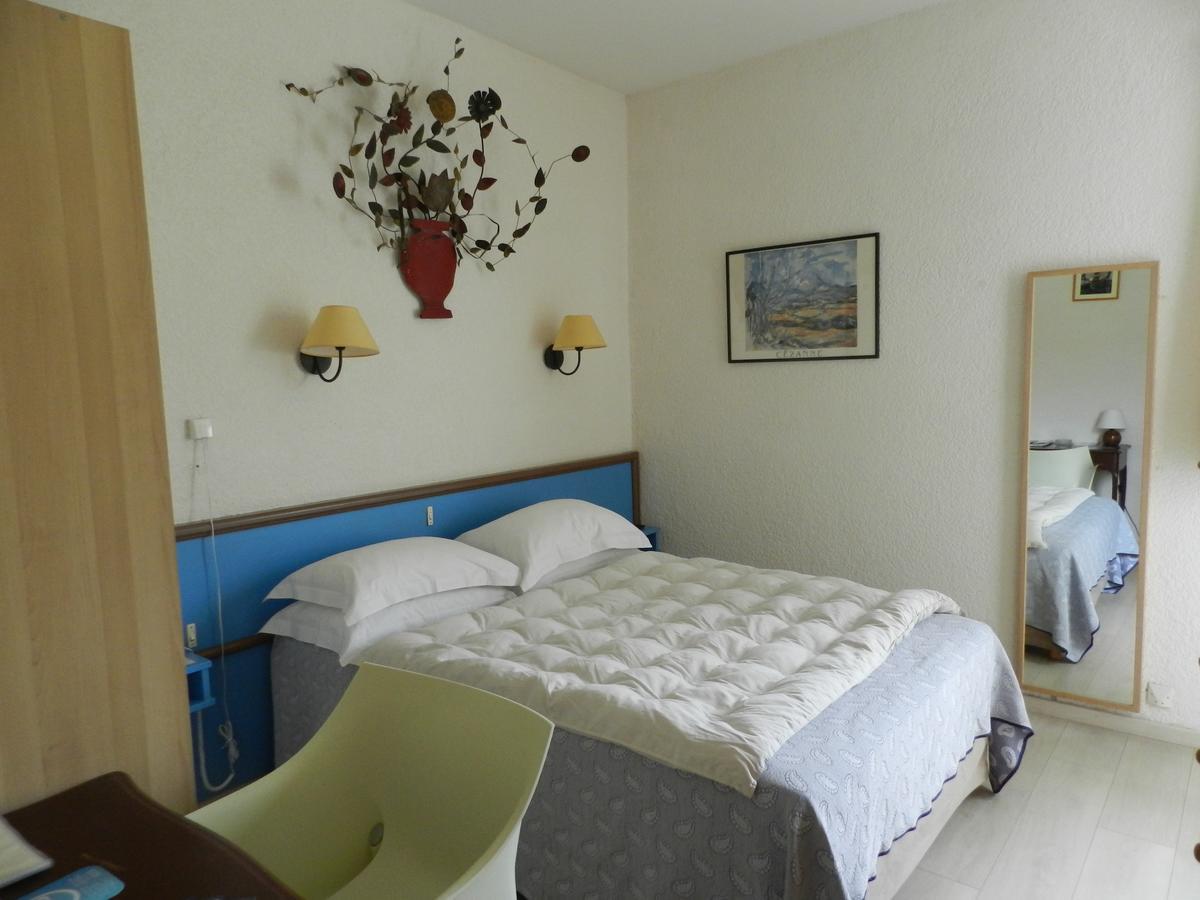Single Room Road Side