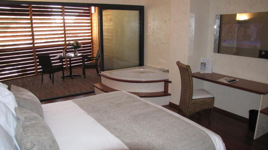 Suite Spa Bath Kitchenette