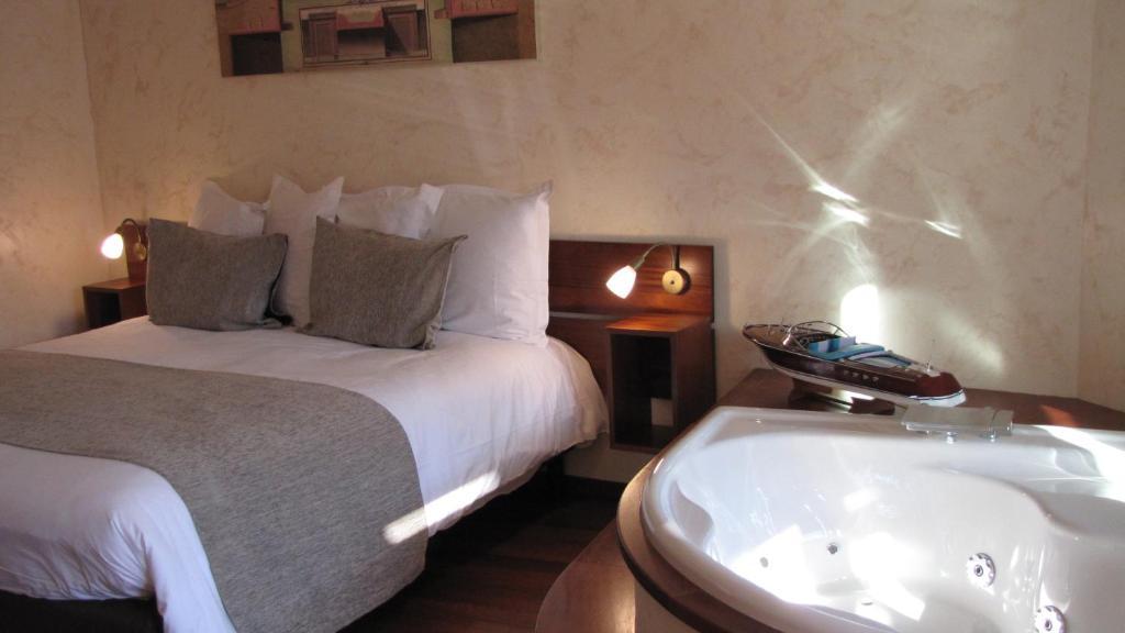 Suite Spa Bath Kitchenette