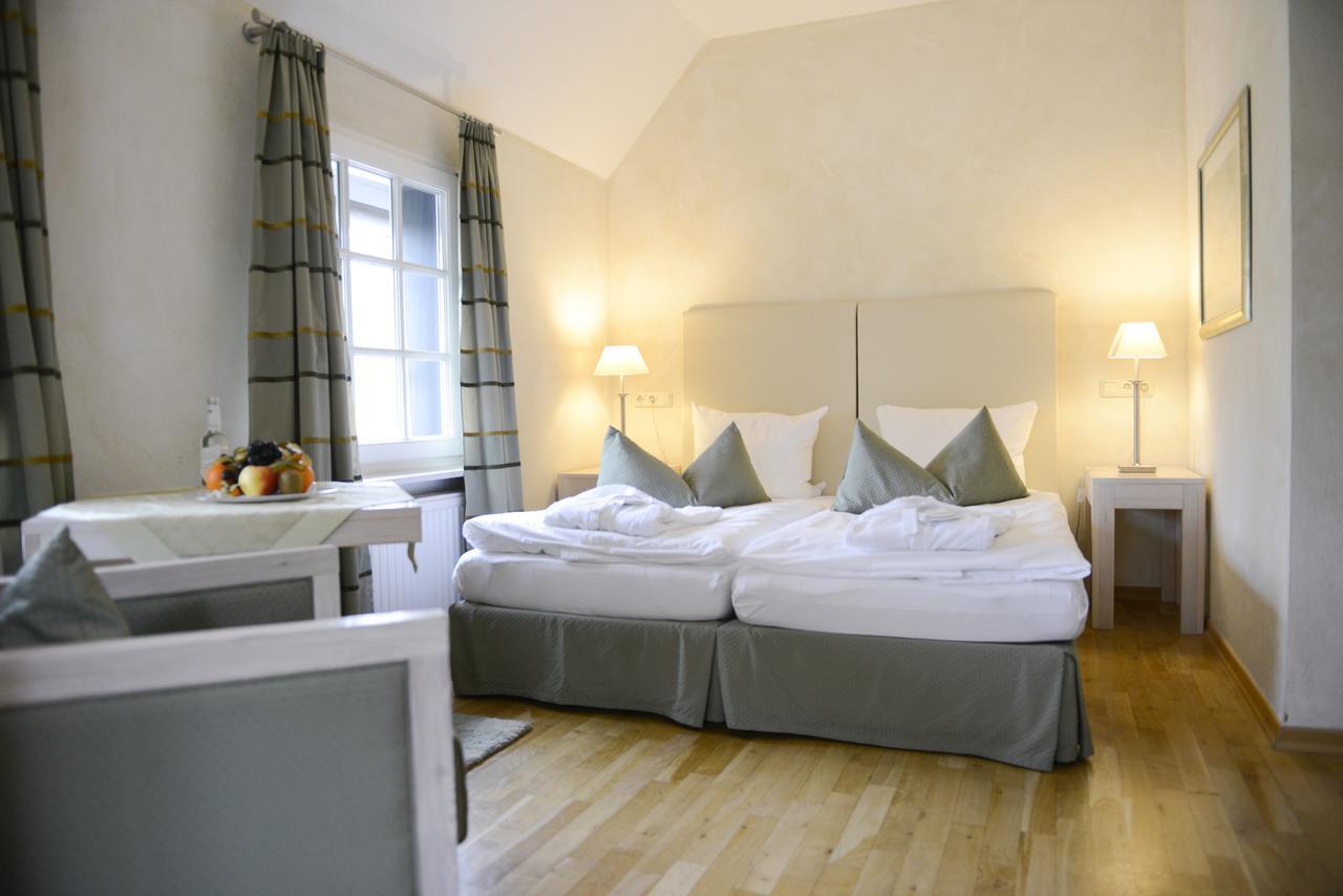 Deluxe Double Room Shower