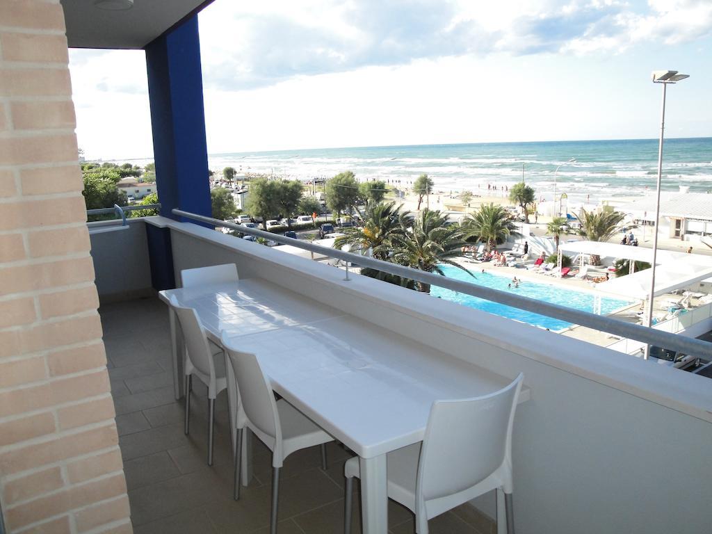 One-Bedroom Apartment Sea View