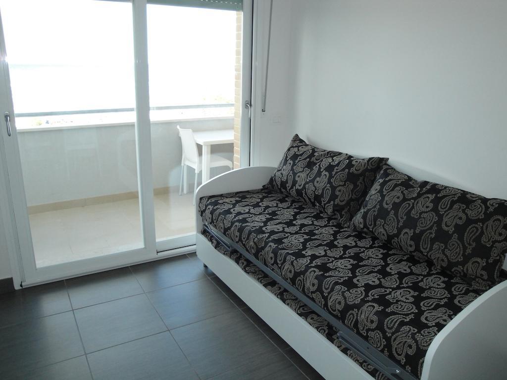 One-Bedroom Apartment Sea View
