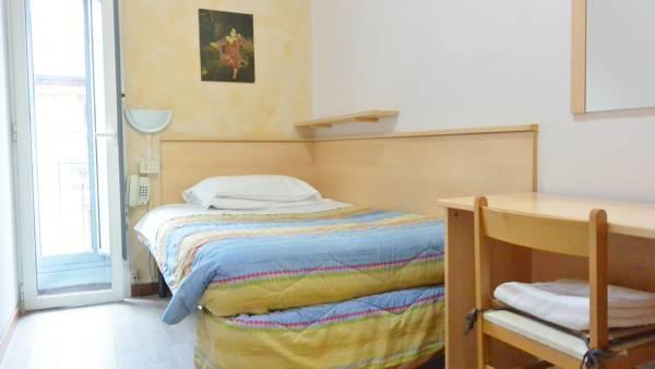 Quarto Individual com Casa de Banho Partilhada