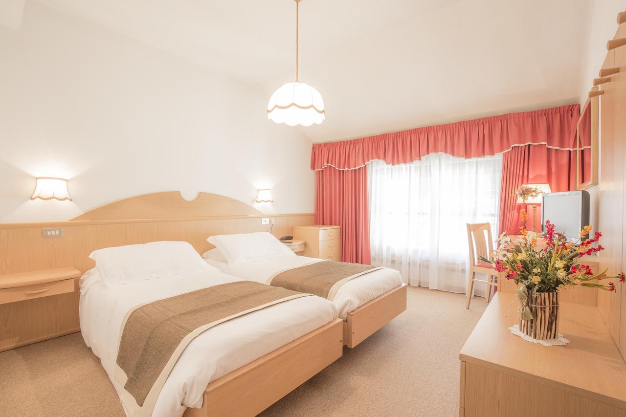 Twin Room,648091509:JPEG