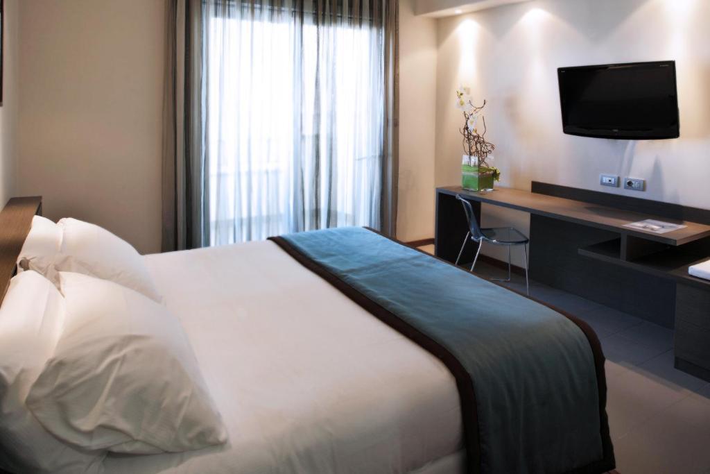 City Side Superior Double Room Balcony pool access,917121967:JPEG