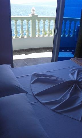 Camera Matrimoniale con Balcone e Vista Mare