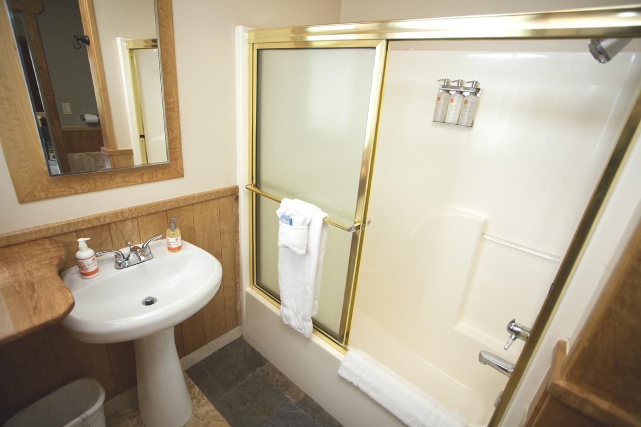 Standard Queen Suite