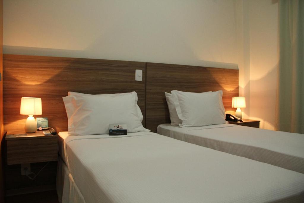 Quarto com 2 Camas de Solteiro