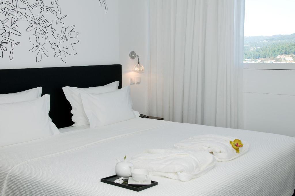 Quarto com Cama de Casal ou 2 de Solteiro