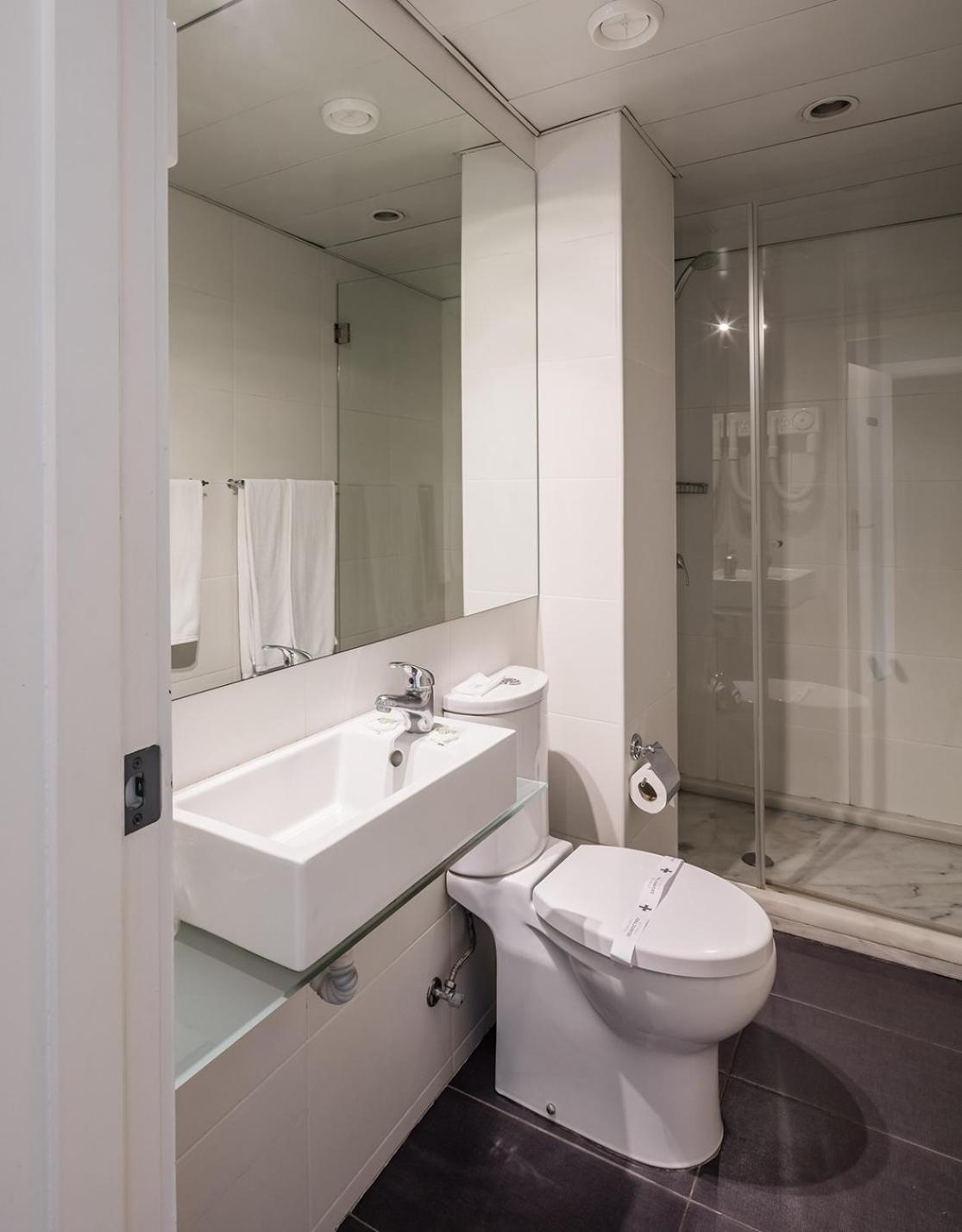 Connecting Rooms