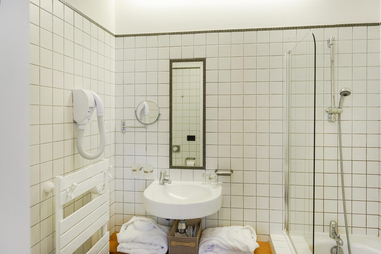 Standard Double Room,653325300:JPEG