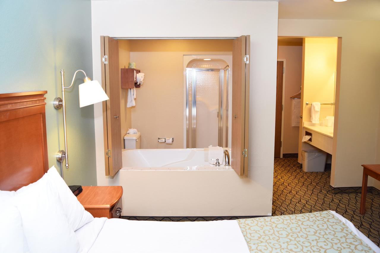 King Bed Jacuzzi Tub