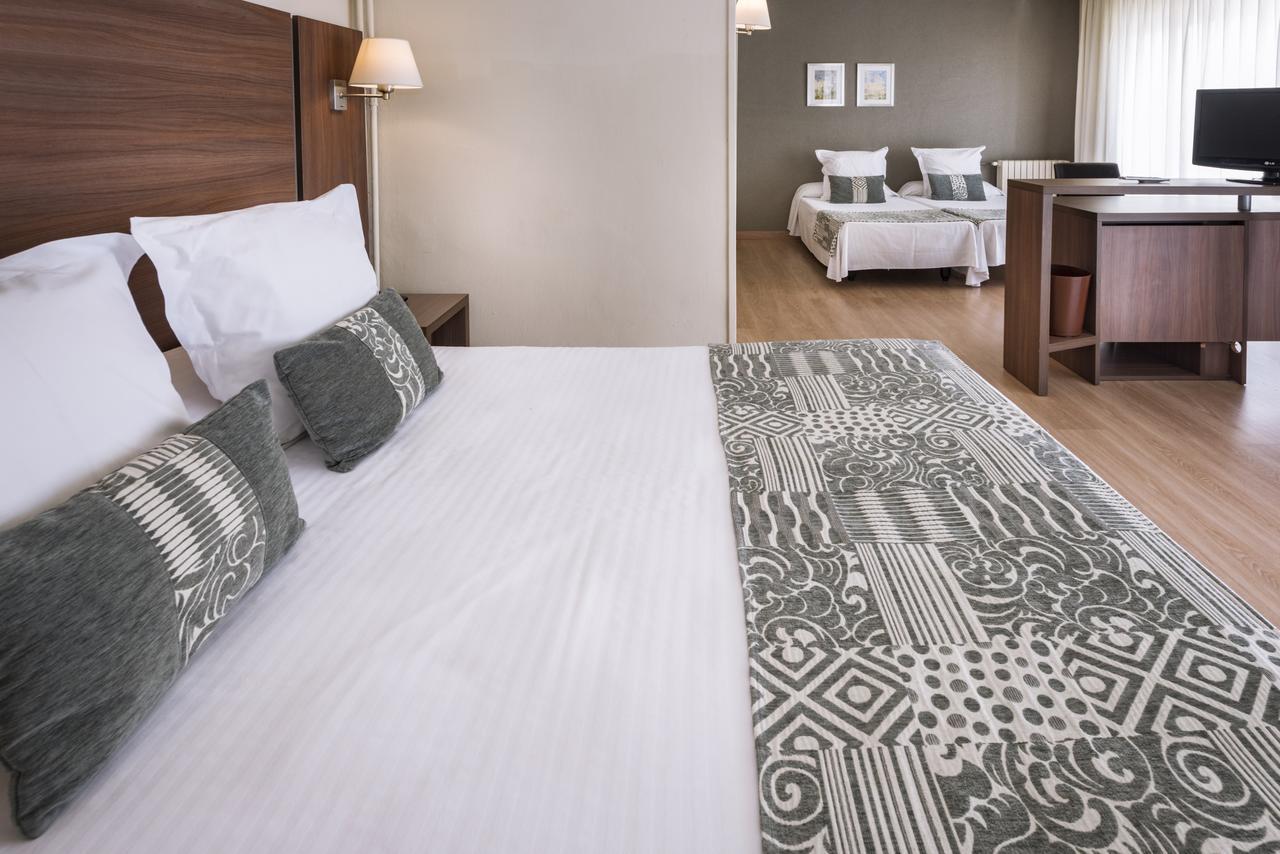 Family Room (2 Adults + 2 Children),655160652:JPEG