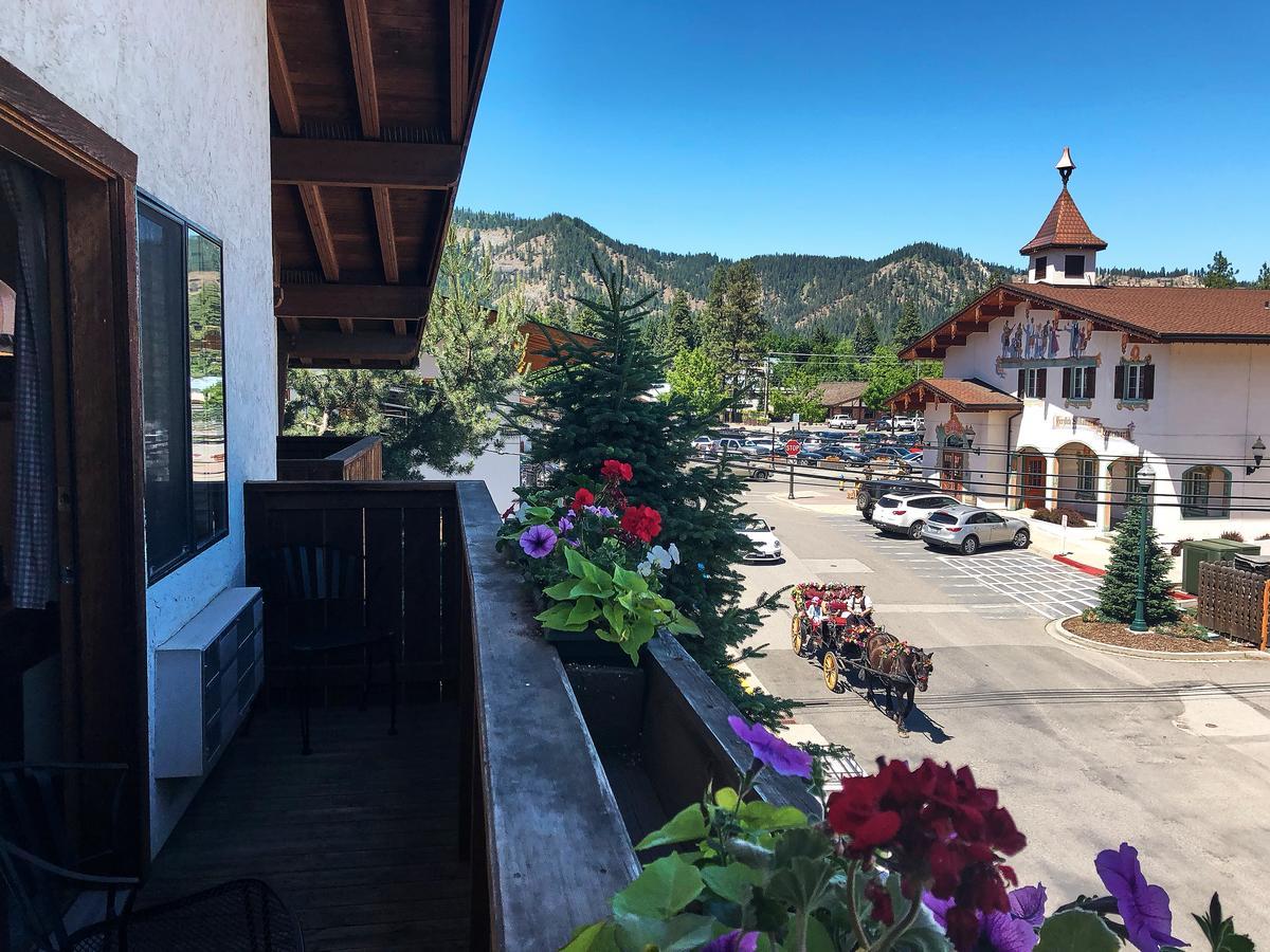 Deluxe King Room Balcony