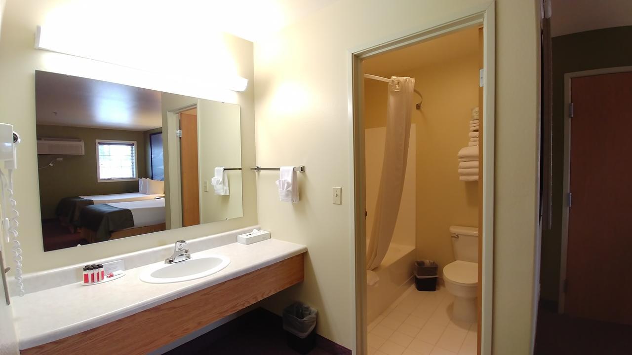 Studio Suite 2 Queen Beds Non-Smoking
